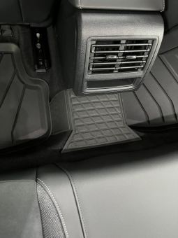 Fußmatte passend für VW Golf 7, Golf 8 Limo Gummimatte Tunnel Mitte hinten Abdeckung Mitteltunnelabdeckung 